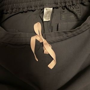 Figs Yola Charcoal Gray